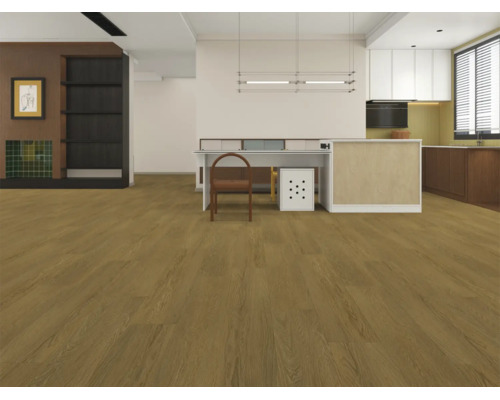Moderne woonkeuken met lichte parketvloer in houtlook en open indeling met geïntegreerd keukenblok en eethoek.