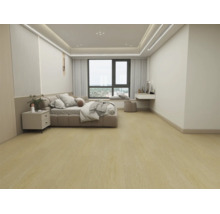 Moderne slaapkamer met lichte laminaatvloer in houtlook, gestoffeerd tweepersoonsbed en subtiele wandafwerking.