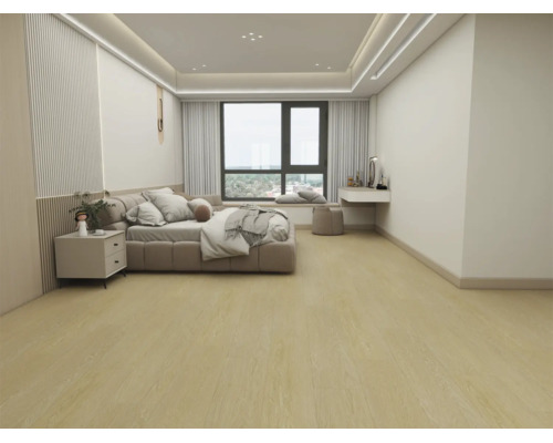 Moderne slaapkamer met lichte laminaatvloer in houtlook, gestoffeerd tweepersoonsbed en subtiele wandafwerking.