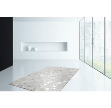 Tapijt met geometrisch patroon in een lichte kamer