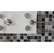 Douche-element met meerdere douchekoppen en armatuur voor een mozaïekwand