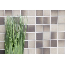 Decoratieve groene grassen voor een muur van keramische mozaïektegels