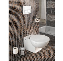 Moderne badkamer met wandcloset, mozaïektegels en douche