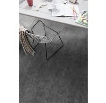 Vloerbedekking in studeerkamer met stoel en bureau