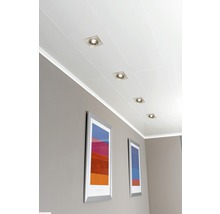 Plafond met panelen en inbouwspots
