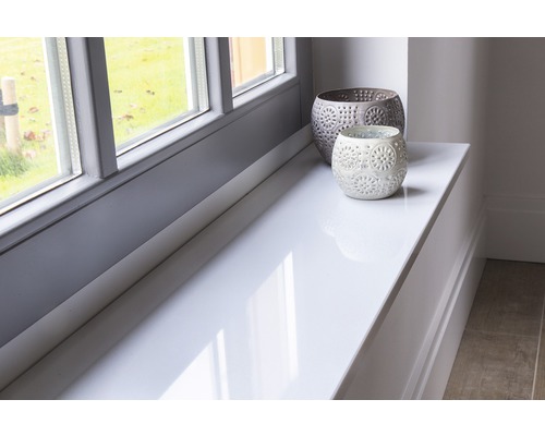 Vensterbank met decoratie binnenshuis