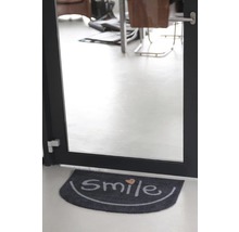 Deurmat met het woord Smile voor een deur