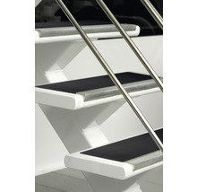 Trap met antislip oppervlak en leuning