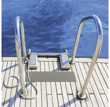 Ladder naar water op houten dek