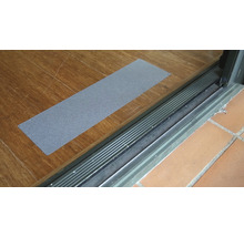 Antislipstrip op een houten vloer