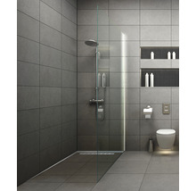 Moderne badkamer met douche, toilet en grijze tegels.