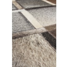 Detailopname van een vloerkleed van leren stukken
