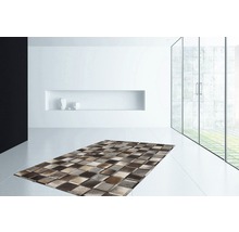 Moderne woonkamer met tapijt in schaakbordpatroon