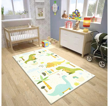 Kinderkamer met kinderbed, commode, kinderwagen en speelkleed met dinosaurusmotief