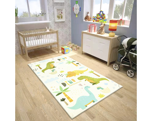 Kinderkamer met kinderbed, commode, kinderwagen en speelkleed met dinosaurusmotief