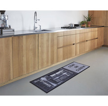 Afbeelding van een keuken met een keukenloper voor een keukenblok