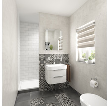 Badkamer met douche, wastafelonderkast, spiegelkast en rolgordijnen