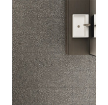 Badkamer met terrazzo vloer en wastafel