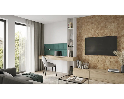 Woonkamer met bureau, stoel, plank en televisie aan de muur met houten bekleding.
