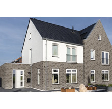 Overzicht van een modern huis met twee verdiepingen, grijze bakstenen en een witte gevel