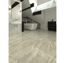Moderne badkamer met marmeren vloer, bad en wastafel