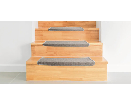 Houten trap met trapmatten