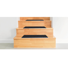 Houten trap met antislipmatten