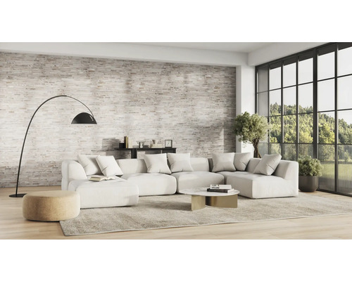 Woonkamer met modulaire bank, staande lamp, salontafel en vloerkleed