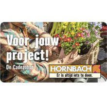 Man met mand met voorjaarsbloemen en Hornbach logo