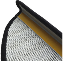 Detailweergave van een trap met antislip achterkant en randbescherming