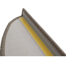 Detail van een trapkant met montagetape