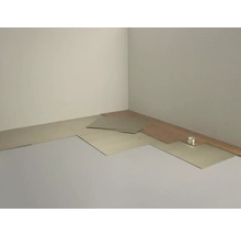 Laminaatvloerinstallatie in een kamer.