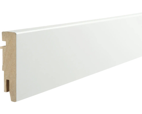 Witte houten plint