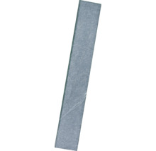 Blauwe stenen stoeprand