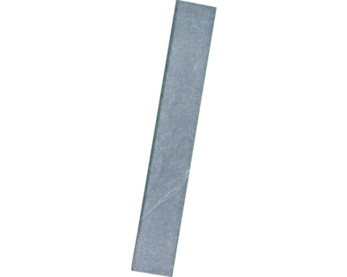 Blauwe stenen stoeprand