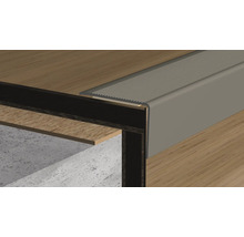 Aluminium trapprofiel op houten treden
