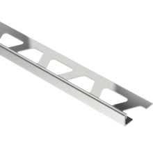 Metalen tegelprofiel met ronde afwerking en geperforeerde zijde voor tegelmontage.