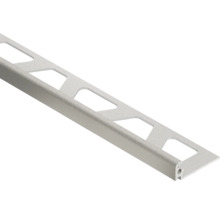 Aluminium tegelprofiel met gestructureerd oppervlak en trapeziumvormige gaten voor randafwerking.