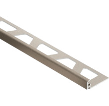 Aluminium tegelprofiel met textuuroppervlak en geperforeerde bevestigingsflens.