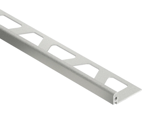 Aluminium tegelprofiel met gestructureerd oppervlak en trapeziumvormige perforaties.