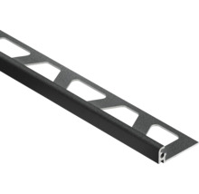 Tegelprofiel van aluminium met een gestructureerd oppervlak en trapeziumvormige uitsparingen.