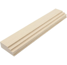 Driestaps profiellijst van licht massief hout.