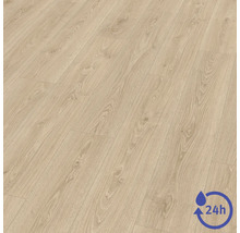 Laminaatvloer met houtlook, nerf en noesten, met symbool voor 24 uur waterbestendigheid.