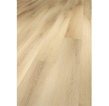 Vloerbedekking met houtlook, brede planken en een natuurlijke houtnerf.