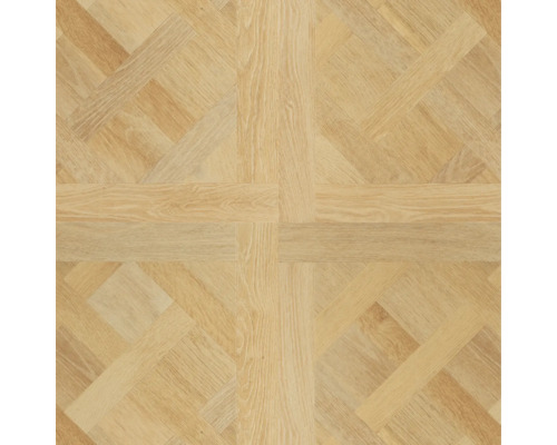 Vloer met houtlook en geometrisch parketpatroon.