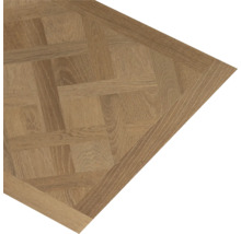 Laminaatvloer met eikenlook, Versailles-parketpatroon en rand.