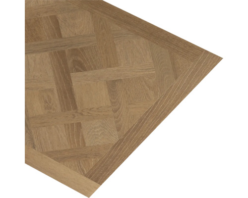Laminaatvloer met eikenlook, Versailles-parketpatroon en rand.