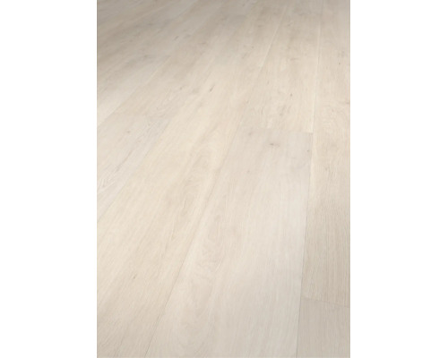 Lichte houten vloerplanken met een subtiele nerf.