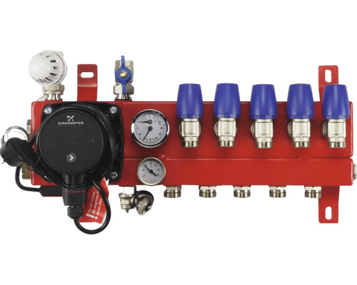 Verdeelstation met Grundfos circulatiepomp, vijf groepen, manometer, thermometer en Grundfos Logo.