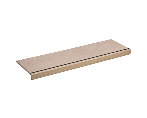 Houten trap trede met antislipstrip